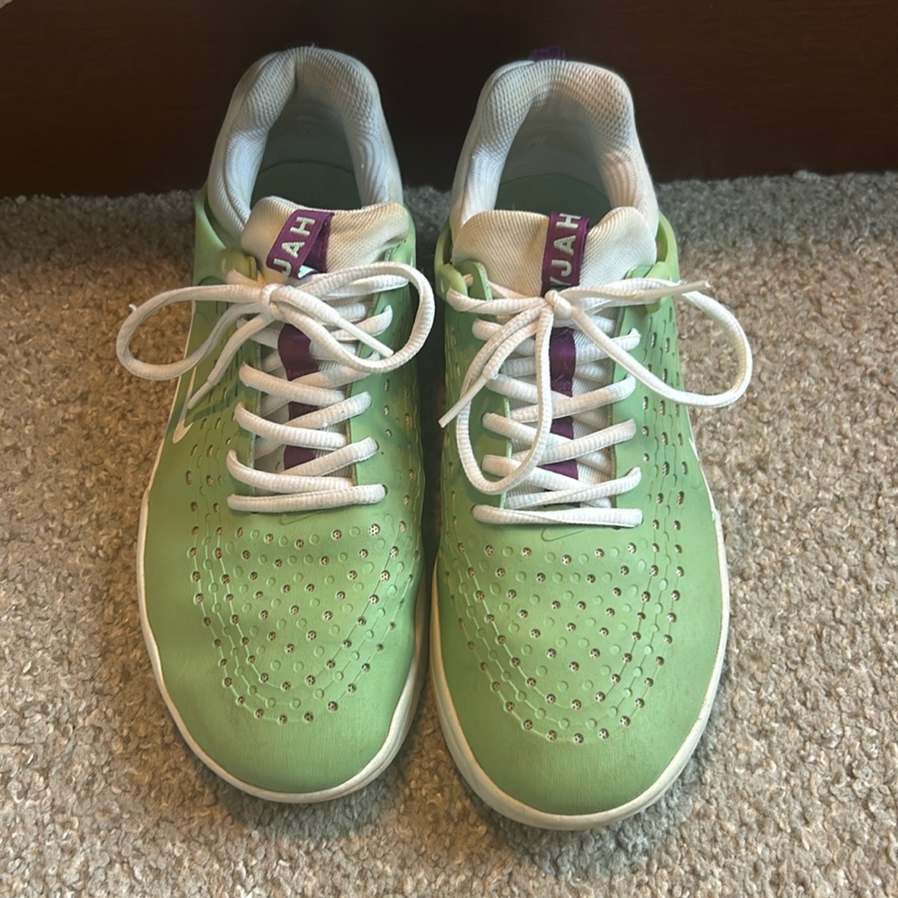 Light Green, Nike SB NYJAH zoom 3 Skate shoes
Size Men’s 8, Womans 9.5